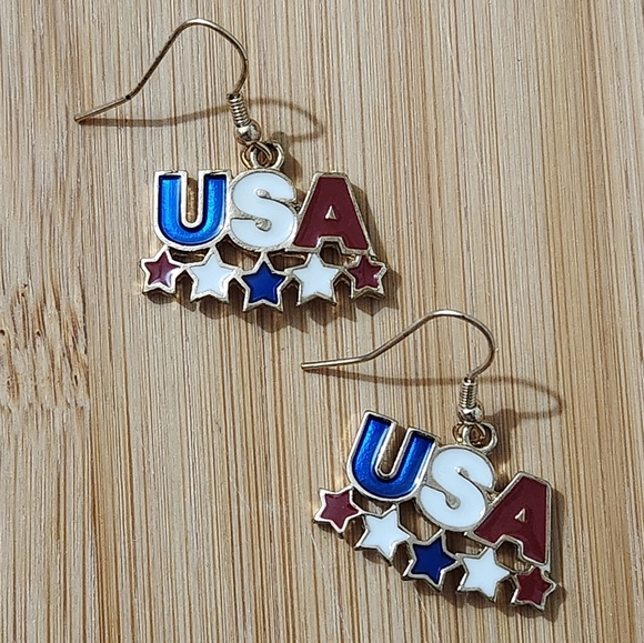 USA Patriotic Earrings with Stars Blue White Red Pierced Dangle - Picture 2 of 5